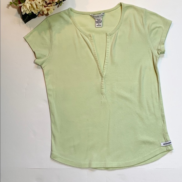 ๐ป NWOT Abercrombie & Fitch Tee - Picture 1 of 3